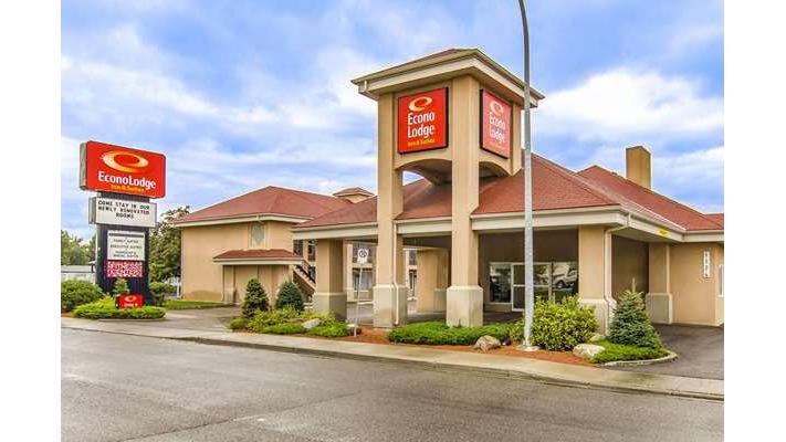 Econo Lodge Inn & Suites