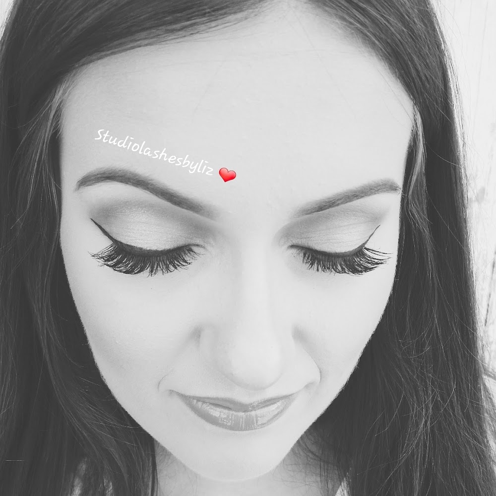 StudioLashesByLiz