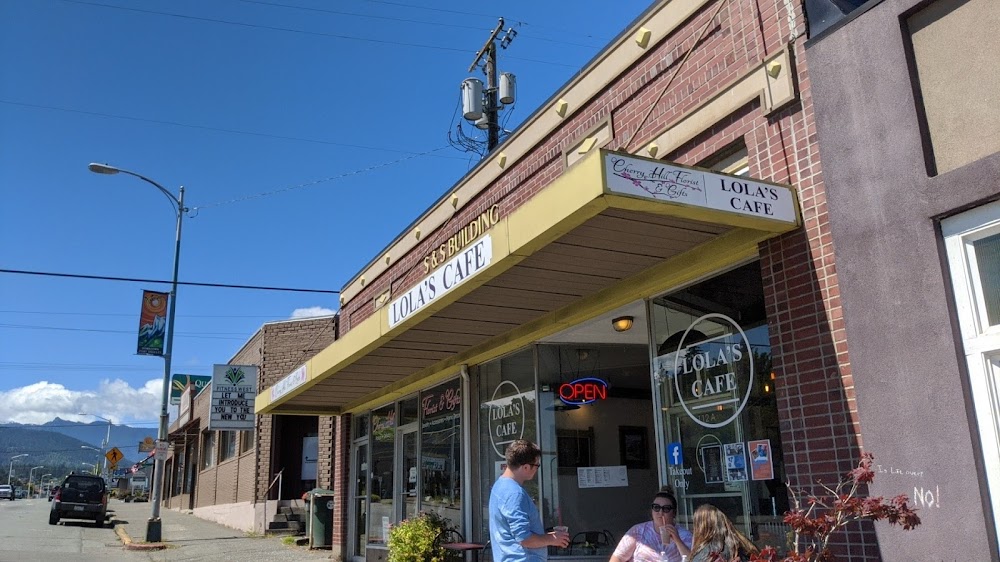 Lola’s Cafe