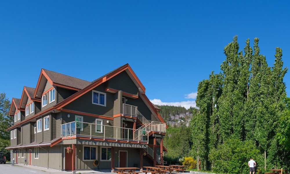 Squamish Adventure Inn & Hostel