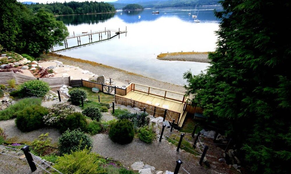 Takahashi Gardens Waterfront Retreat